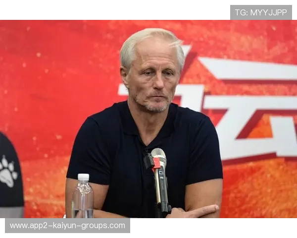 中国足球教练员战术沟通风格对球员理解的影响，足球教练员在比赛中应考虑哪些因素